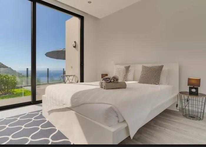 Rubydom By Turin * Arco da Calheta (Madeira)